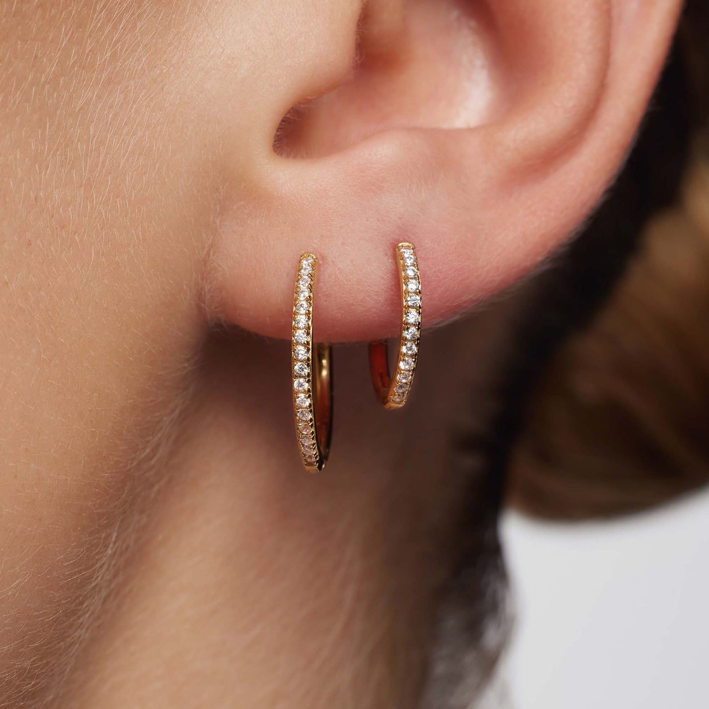 Essential Zirconia Huggies (M)