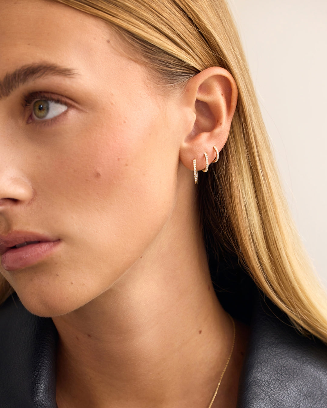 Wat zijn huggies oorbellen?