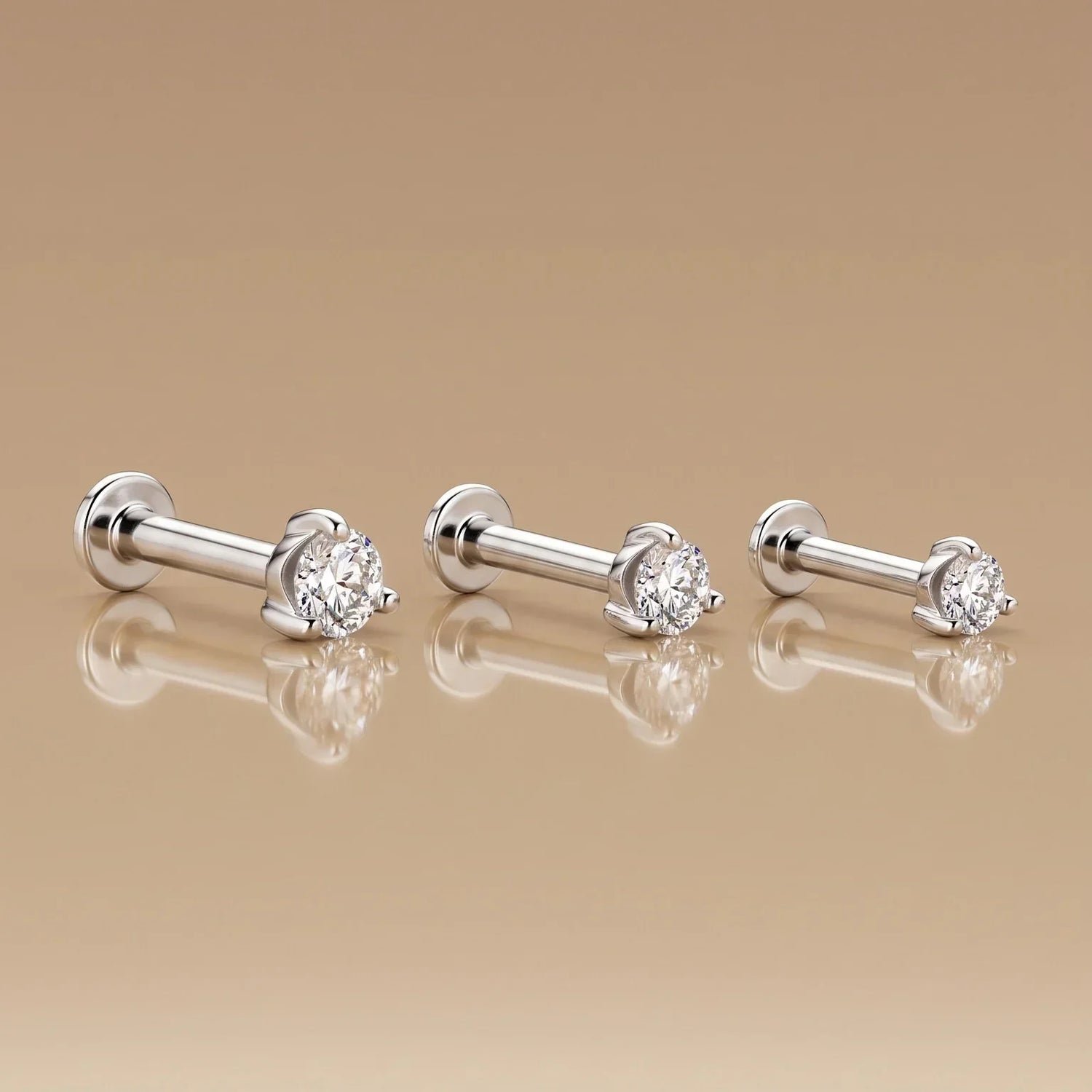 Diamond Dot Piercing in 14 karaat witgoud: de nieuwe essential voor je ear stack