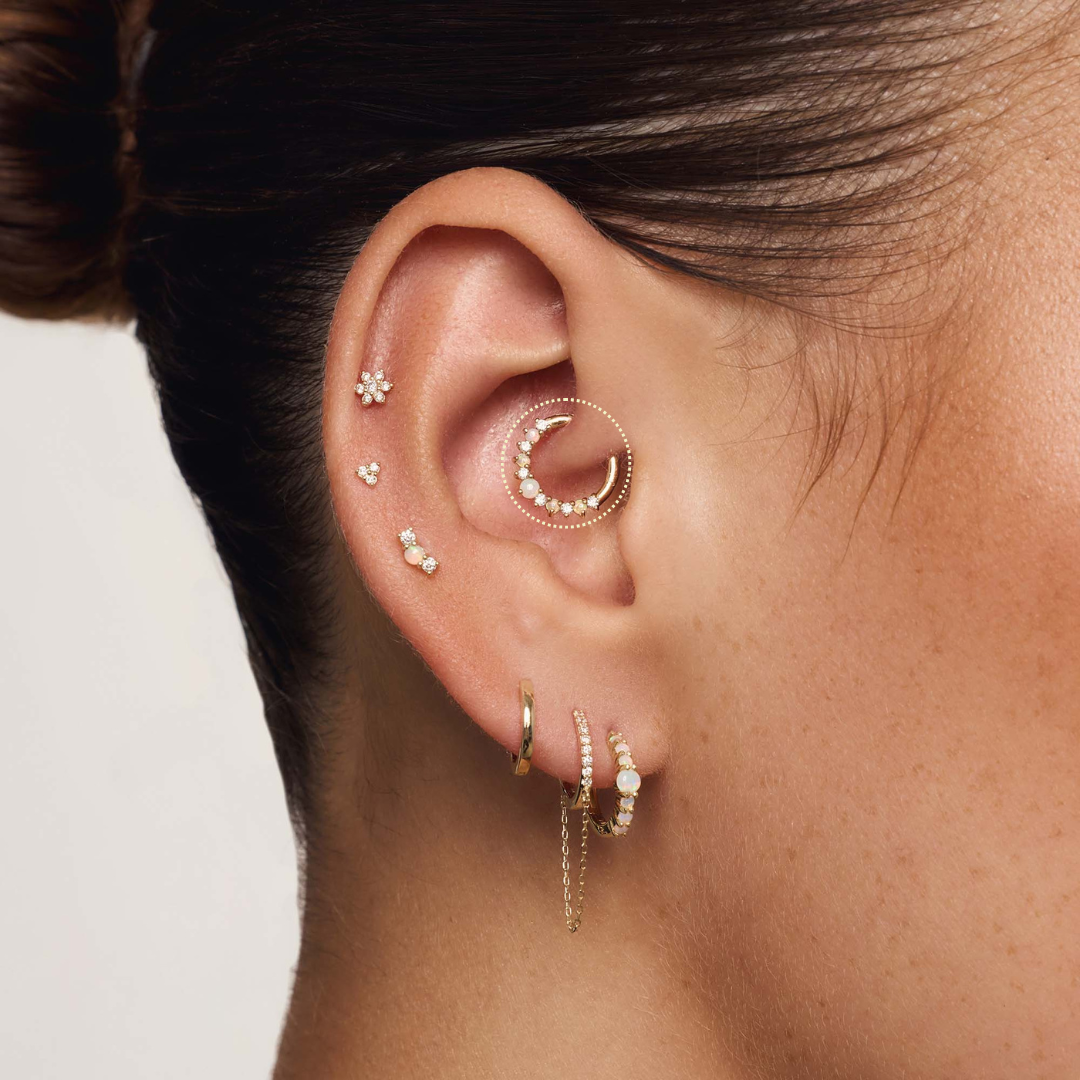 Piercing Daith con Opale e Diamante
