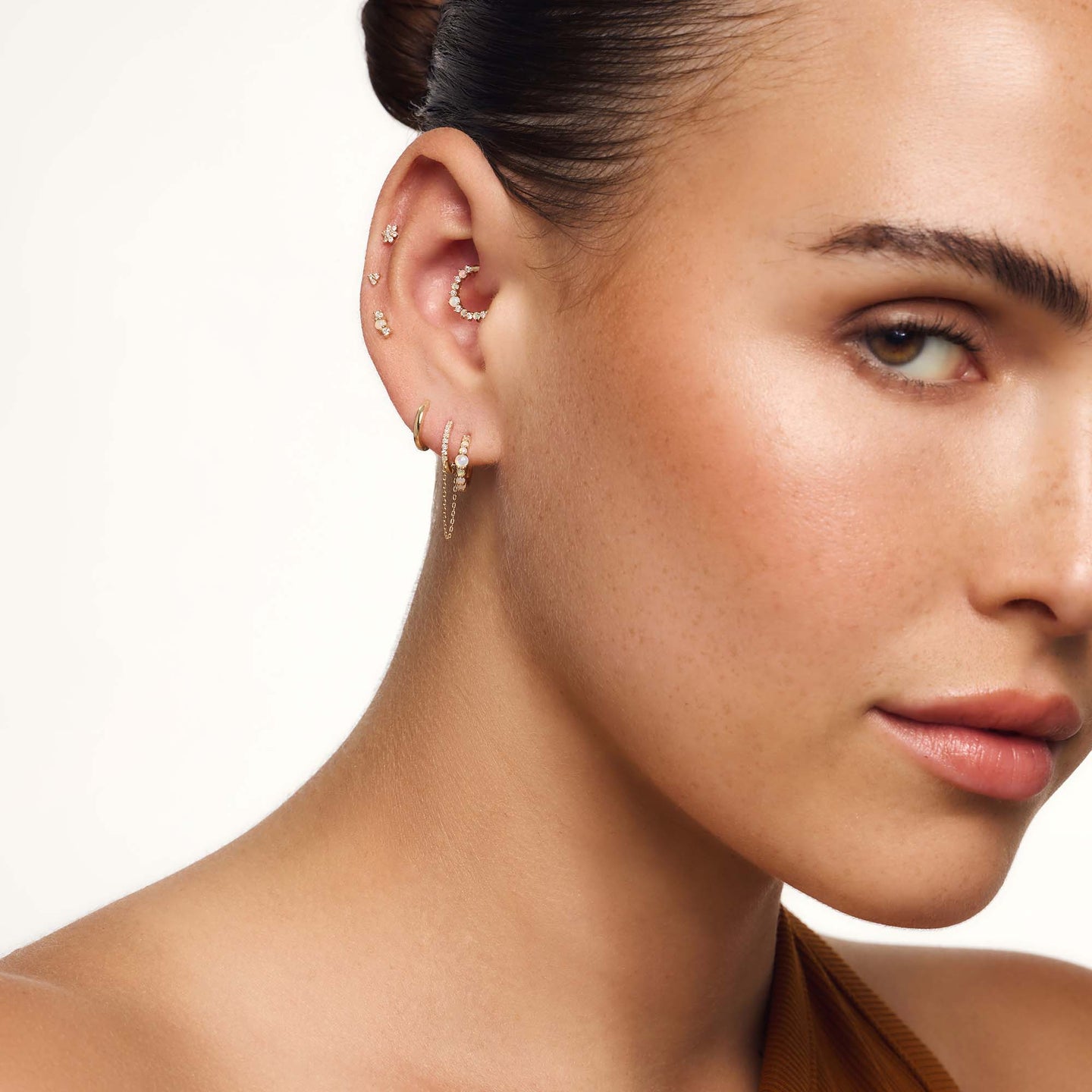 Piercing Daith con Opale e Diamante
