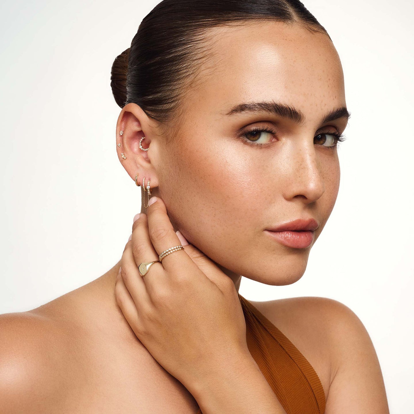 Piercing Daith con Opale e Diamante
